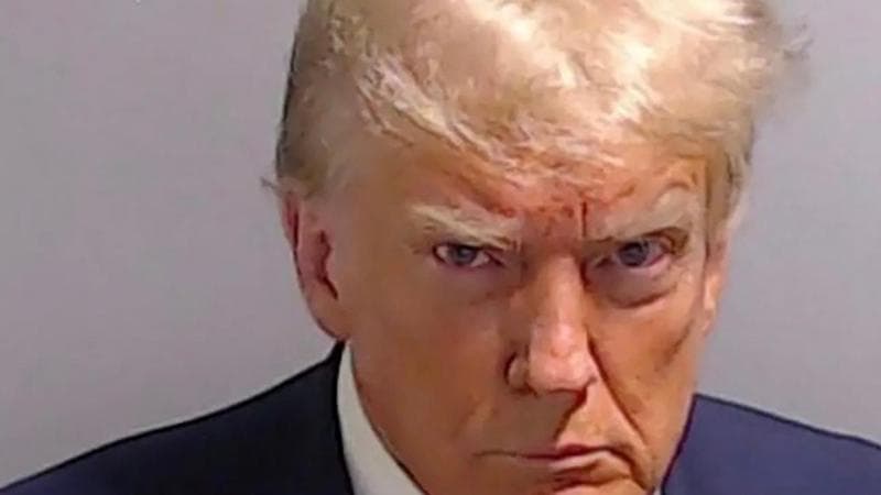 La foto segnaletica di Donald Trump
