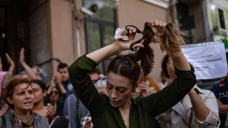 &nbsp;Il gesto di protesta di una manifestante iraniana. Getty Images
