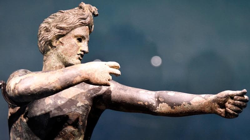 Apollo, nell'atto di scoccare un dardo (II sec. a.C.). In mostra al Quirinale
