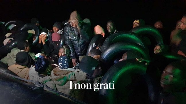 <a href="https://puntoitalia.online/cronaca/2023/08/20/news/tunisia_studenti_persone_non_grate_universita-411505808/">L&rsquo;odissea dei migranti intrappolati nel mare e nel deserto della Tunisia. Per Saied sono persone indesiderate. E loro muoiono sognando l&rsquo;Europa</a>