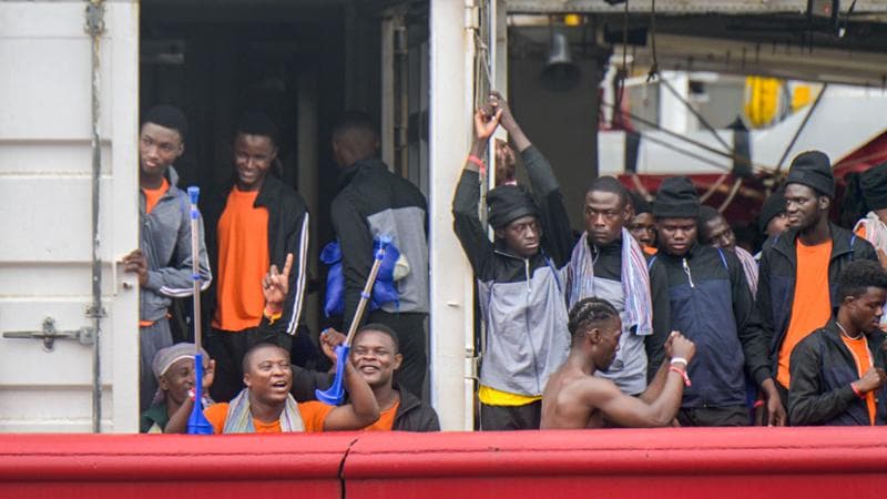 Migranti, Meloni scontenta dei suoi ministri: ora una cabina di regia con Mantovano e i Servizi segreti