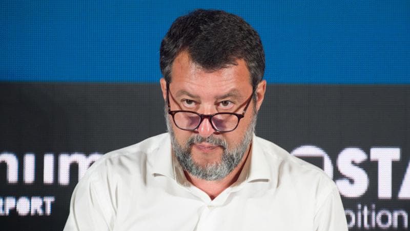 Migranti, Salvini fuori da cabina di regia. “Non partecipo, tocca a Meloni e vediamo risultati”. L’ira per lo strapotere di Mantovano
