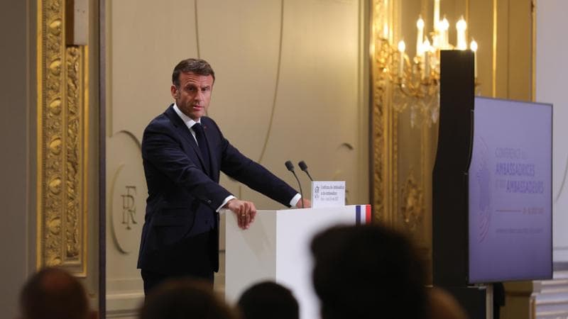 Francia, un “preferendum" per superare lo stallo: il tentativo di Macron con i capi dell’opposizione