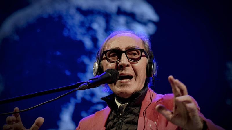 Battiato, la lapide è irriverente. Vannacci, Bersani sa dire meglio