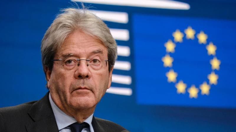 La Commissione Ue difende Gentiloni dopo gli attacchi di Meloni: “Agiamo nell’interesse europeo, con decisioni collegiali”