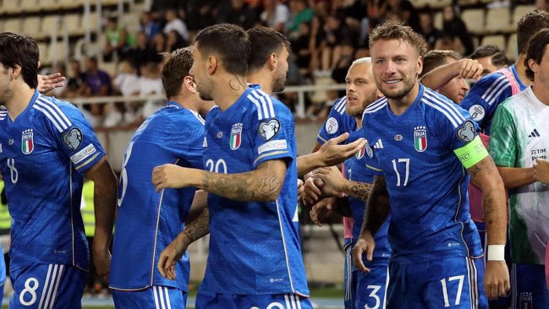 L'esultanza degli azzurri dopo il gol di Immobile alla Macedonia
