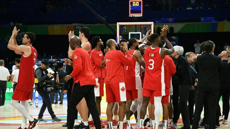 I giocatori del Canada festeggiano a fine partita
