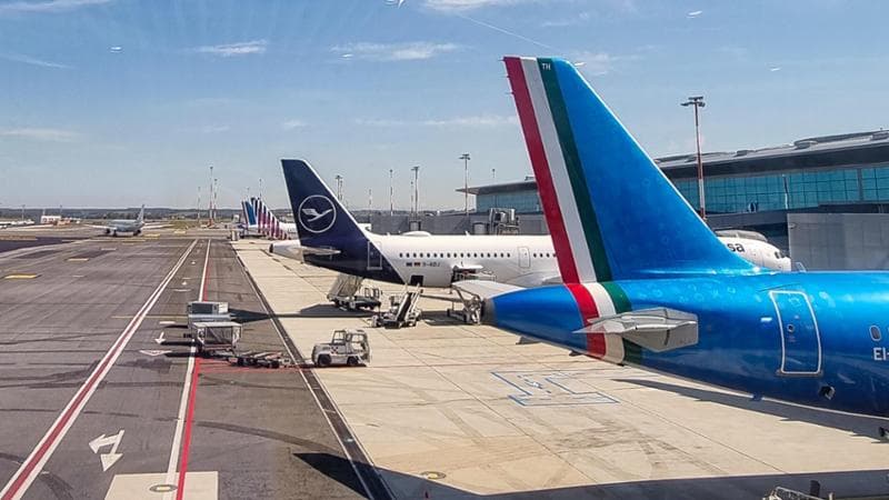 Aerei di Ita e Lufthansa all'aeroporto 'Leonardo Da Vinci' a Fiumicino

