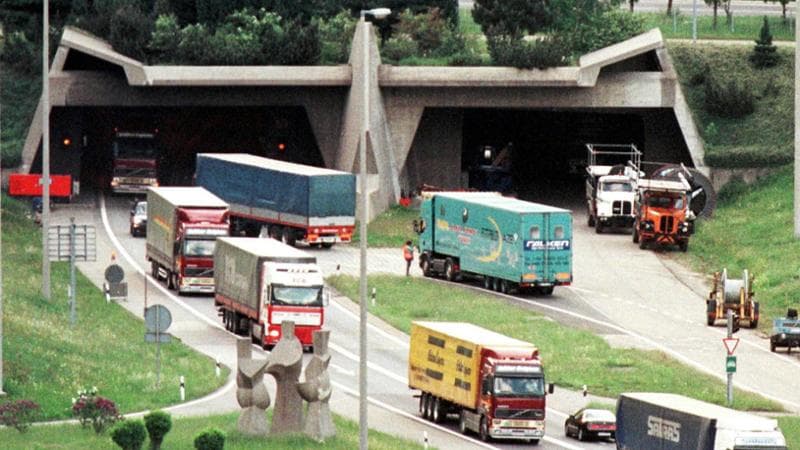 Uno degli accessi del tunnel stradale del Gottardo
