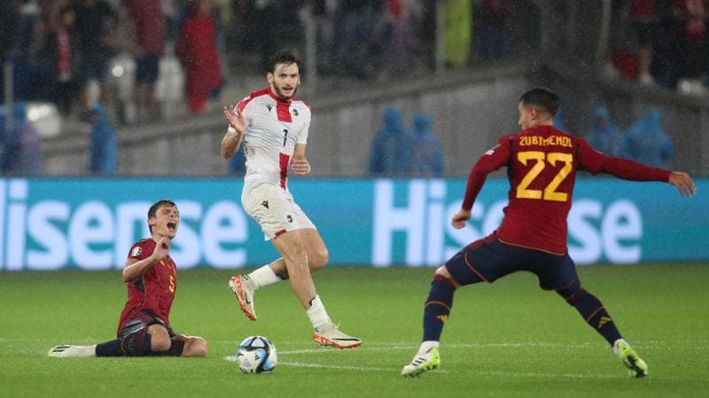 Kvaratskhelia in azione durante Georgia-Spagna
