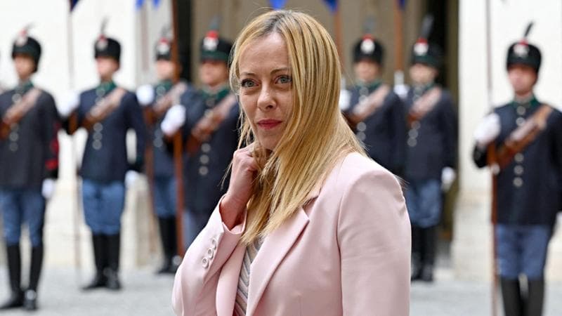 Meloni su Draghi in Ue: “Può avere occhio di riguardo”. Poi apre a modifiche alla tassa sulle banche “ma a parità di gettito”