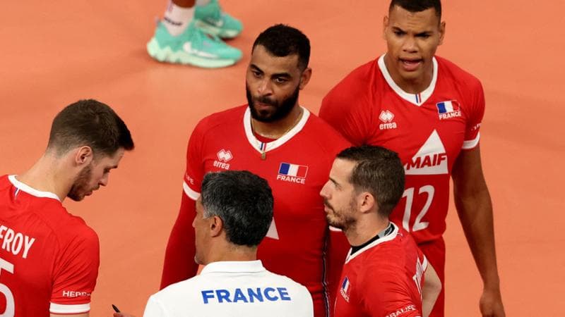 Un time-out della Francia con il ct Andrea Giani
