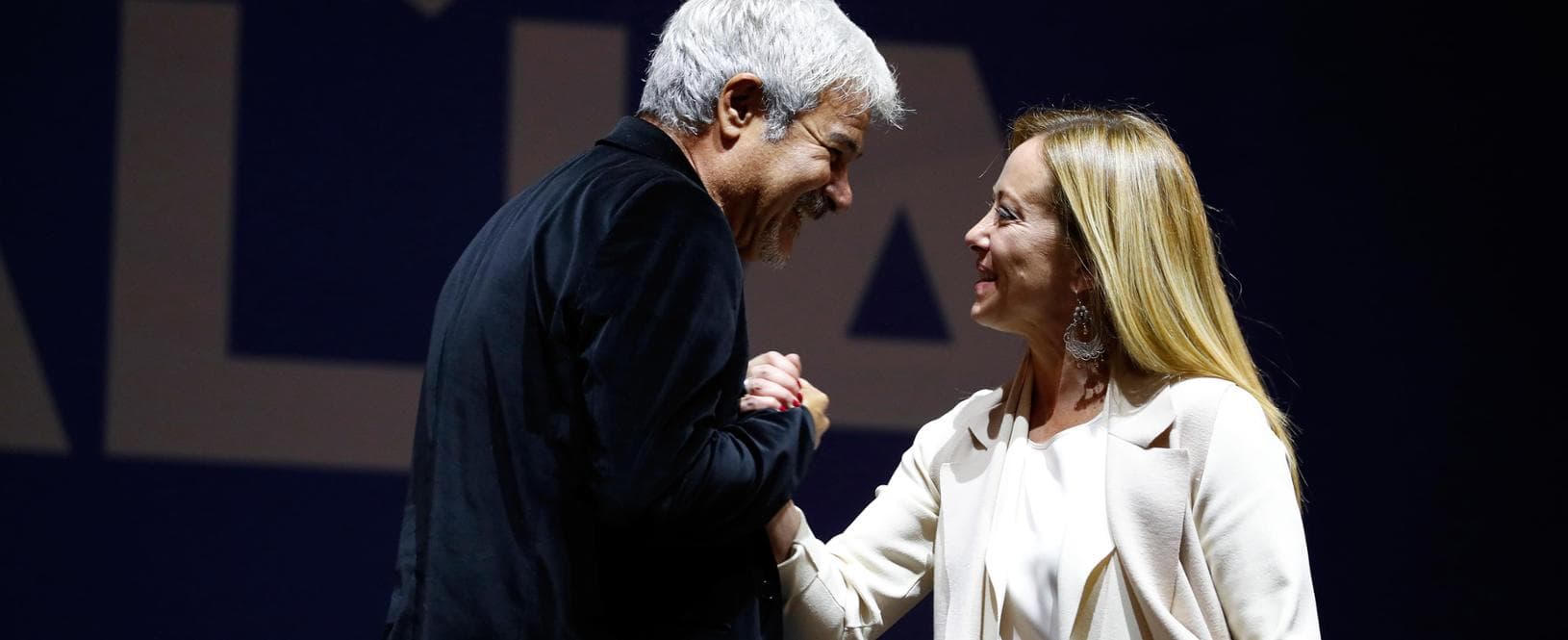 Pino Insegno con Giorgia Meloni alla chiusura della campagna elettorale in piazza del Popolo a Roma
