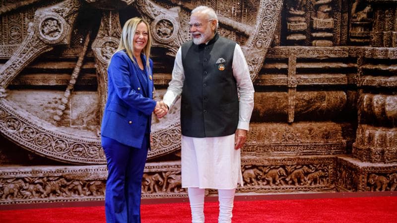 Meloni e Modi diventano #Melodi: sui social indiani dilagano i meme sulla coppia immaginaria