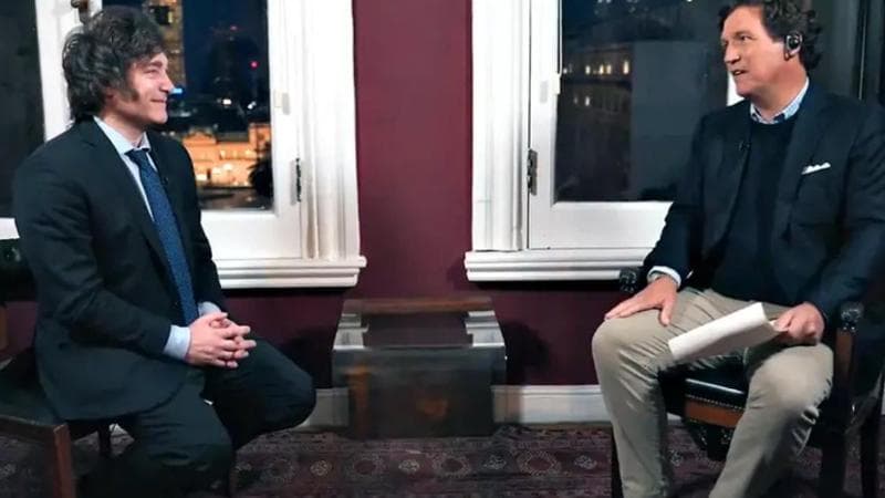 Tempesta di destra perfetta in Argentina: Javier Milei intervistato dall'ex Fox Tucker Carlson doppia l'audience di Trump. Interviene anche Elon Musk
