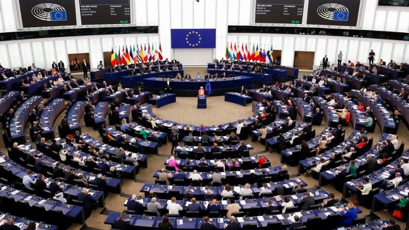 Von der Leyen a Lampedusa. Parigi e Berlino isolano Meloni in Europa