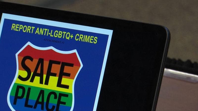 Mount Dora, la Sodoma e Gomorra dei repubblicani Usa: “Via gli sticker pro-lgbt, sono contro la Bibbia”