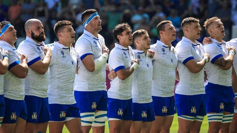 L'Italia schierata in campo prima della sfida con la Namibia
