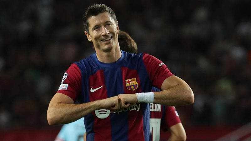 Barcellona-Anversa: Robert Lewandowski esulta dopo il gol
