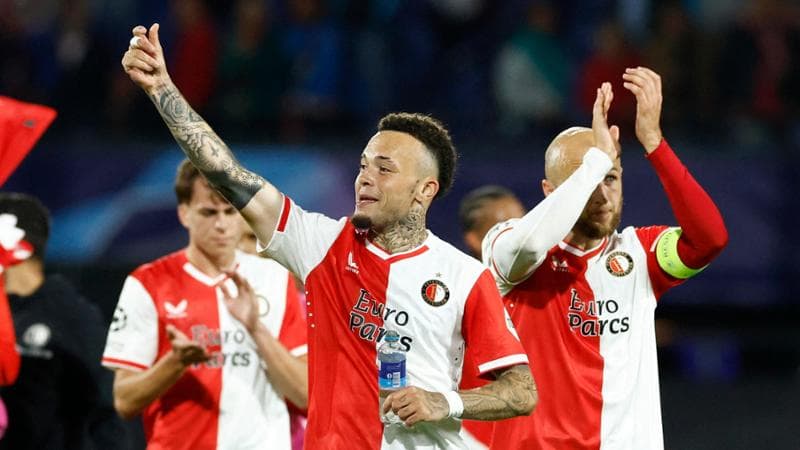 I giocatori del Feyenoord esultano a fine partita
