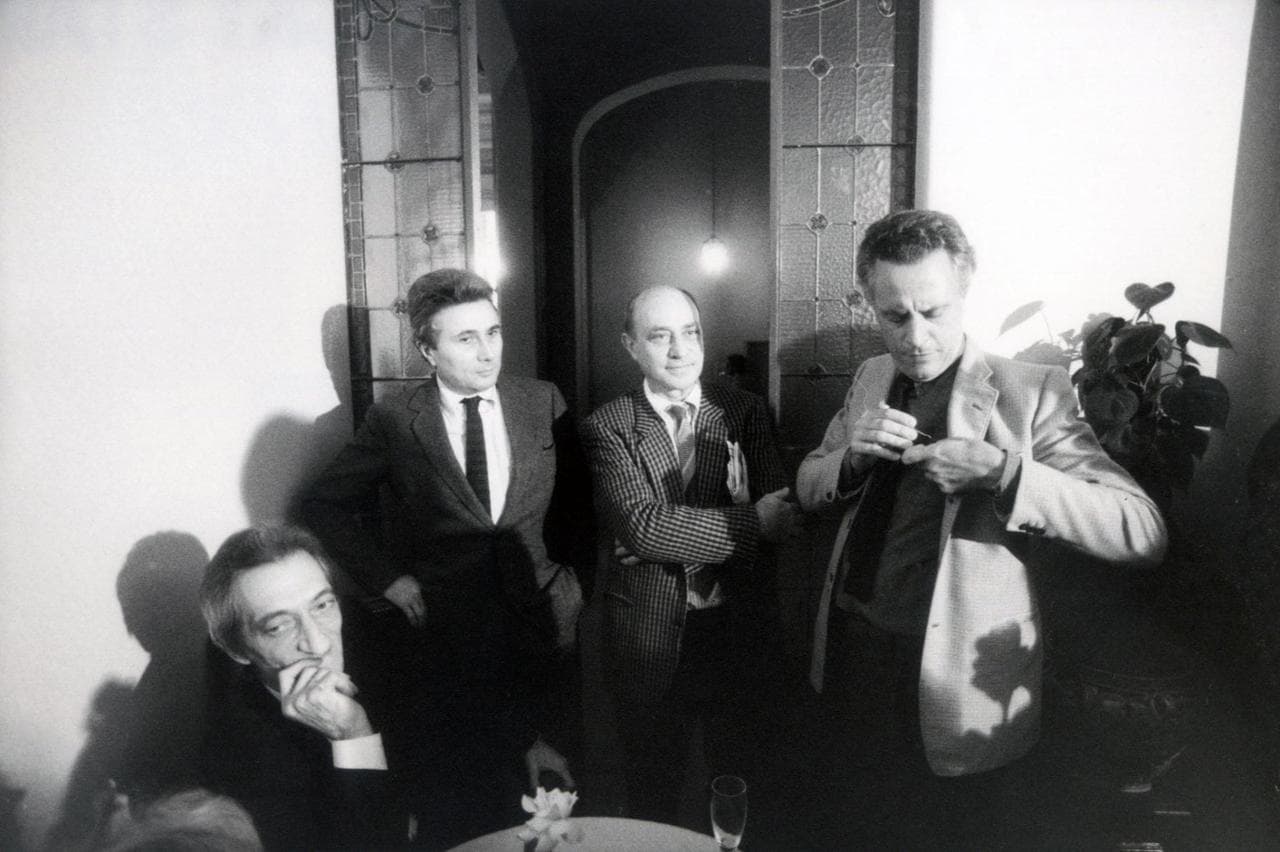 Da sinistra,&nbsp;Edoardo Sanguineti, Alberto&nbsp;Arbasino, Arnaldo Pomodoro,&nbsp;Antonio Porta
