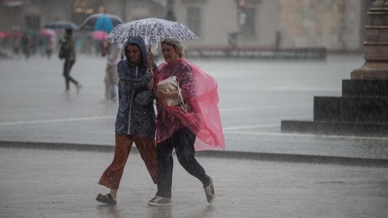 Previsioni meteo, weekend con temporali e brusco calo delle temperature. Poi torna il caldo
