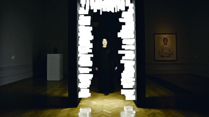 Marina Abramovic&nbsp;con Portal (2022)
