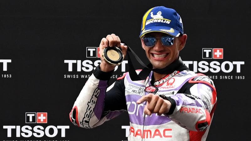 Jorge Martin festeggia sul podio

