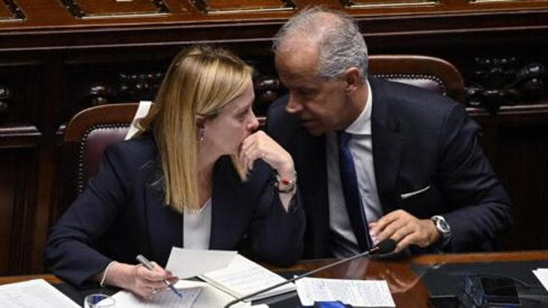 La premier Giorgia Meloni e il ministro Piantedosi
