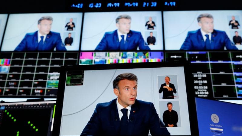 Macron annuncia il ritiro dell’esercito francese dal Niger: “Nelle prossime ore via anche l’ambasciatore”