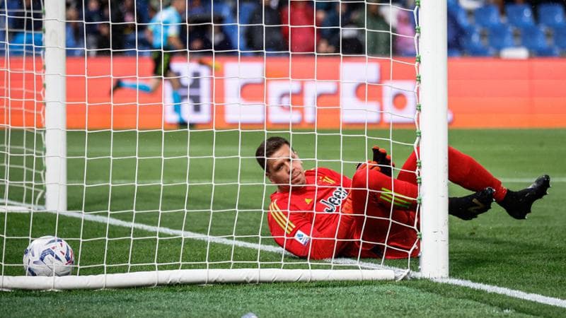 Szczesny a terra dopo l'errore in Sassuolo-Juventus
