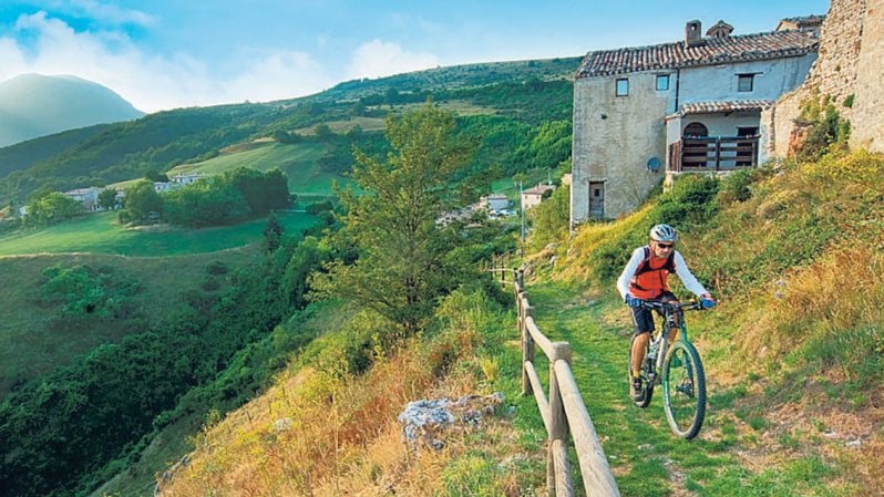 <a href="https://puntoitalia.online/dossier/le-guide/touring-club/2023/09/27/news/da_castelsaraceno_a_san_severino_marche_i_paesi_che_crescono-415861086/">Da Castelsaraceno a San Severino Marche i paesi che crescono</a>