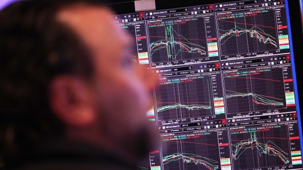 Le Borse di oggi, 27 settembre. I tassi alti pesano sui mercati, listini Ue incerti e spread a 195