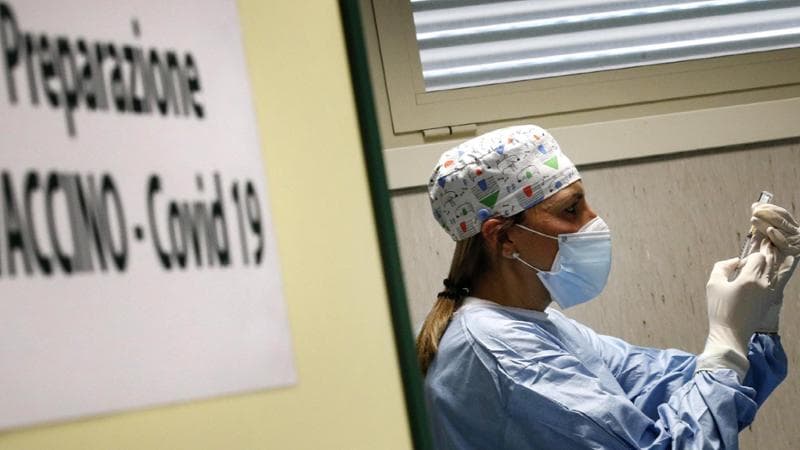 Vaccini anti-Covid, pronta la circolare del ministero: si parte con le nuove somministrazioni. Anche contro la variante Kraken