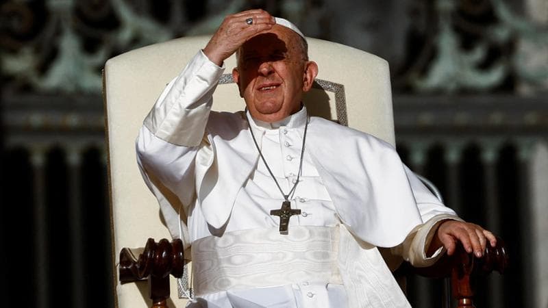 Migranti, papa Francesco: “Intollerabile che il Mediterraneo diventi una tomba”. La Cei: “Tutelare la dignità delle persone”