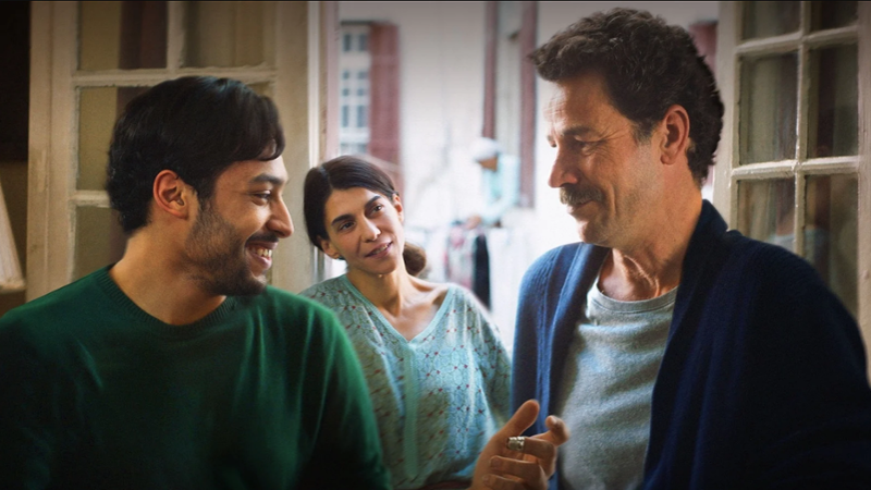 I tre protagonisti del film di Maryam Touzani Il caftano blu: da sinistra, Ayoub Missioui (Youssef), Lubna Azabal (Mina) e Saleh Bakri (Halim)
