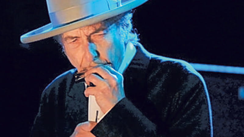 Il libro di Paolo Brillo, Dylan in 250 foto.&nbsp;Bob Dylan da collezione nelle foto di Paolo Brillo che ha seguito e fotografato tanti concerti del cantautore americano (nella foto). Il risultato &egrave; un libro affascinante, No Such Thing As Forever, con 250 scatti in 30 anni di concerti, di cui una selezione &egrave; in mostra a Parma: Paolo Brillo. Stolen Moments. Bob Dylan and Other Music Icons.
