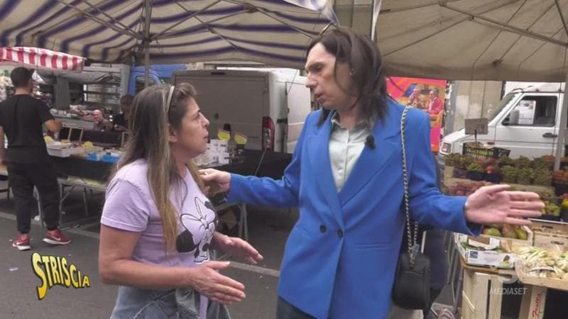 Giuseppe Longinotti nei panni di Elly Schlein a 'Striscia la notizia'
