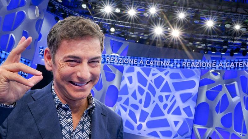 Marco Liorni negli studi Rai di Napoli registra una delle puntate di 'Reazione a catena' il game show di Rai1 giunto alla diciassettesima edizione, 21 giugno 2023. ANSA / CIRO FUSCO