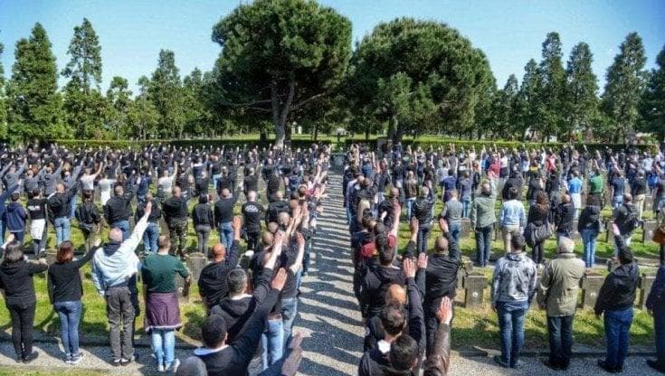 Saluto fascista all’Oktoberfest, il tempestivo intervento dei tedeschi e l’incomprensibile lassismo italiano