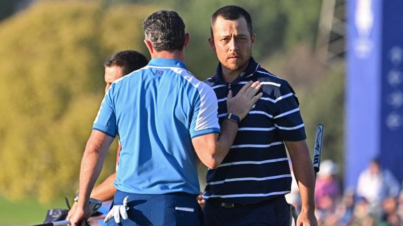 Rory McIlroy consola&nbsp;l'americano&nbsp;Xander Schauffele
