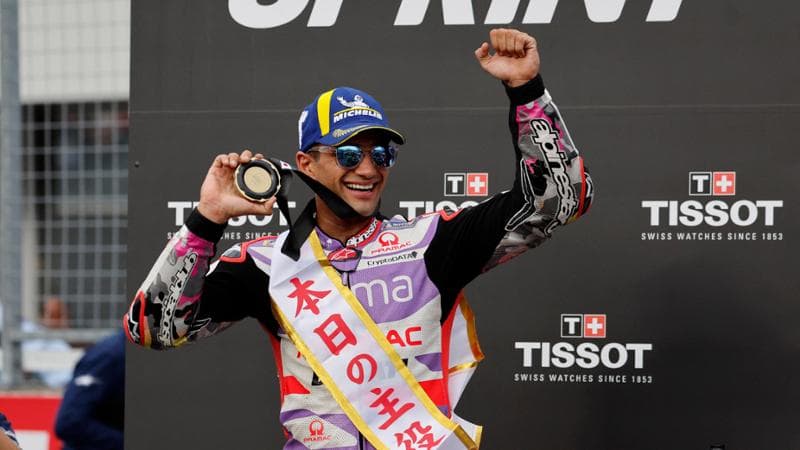 Jorge Martin festeggia sul podio
