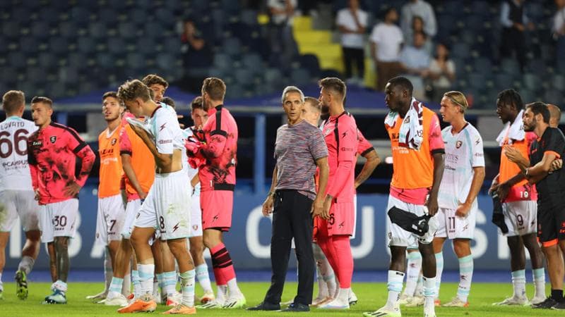 I giocatori della Salernitana al termine della sfida di Empoli
