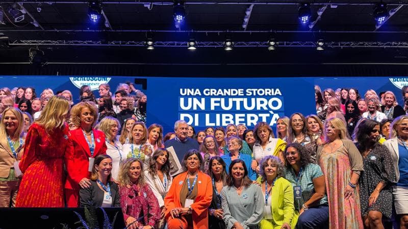 Antonio Tajani a Paestum con "Le donne azzurre" di FI nel secondo giorno del Berlusconi Day
