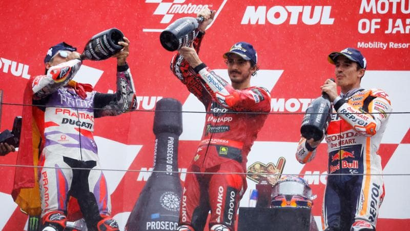 Il podio del Gp del Giappone, da sinistra verso destra: Martin, Bagnaia e Marquez
