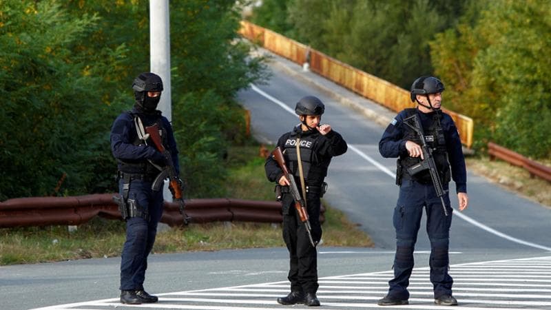 In Kosovo a Jarinje, il confine caldo dei Balcani: con i serbi accusati di volere l’invasione