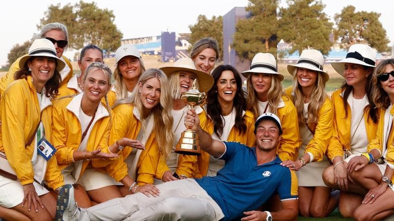 Viktor Hovland con il trofeo
