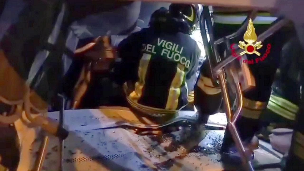 I vigili del fuoco sul luogo della tragedia
