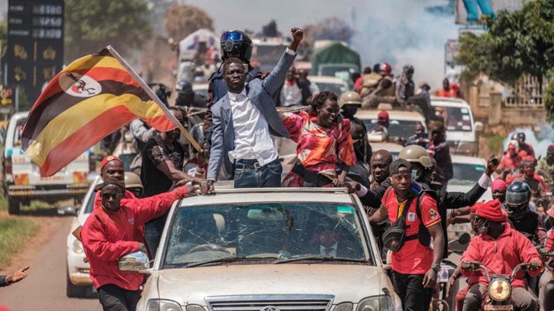 Una foto di Bobi Wine tra i suoi supporter scattata nel 2020
