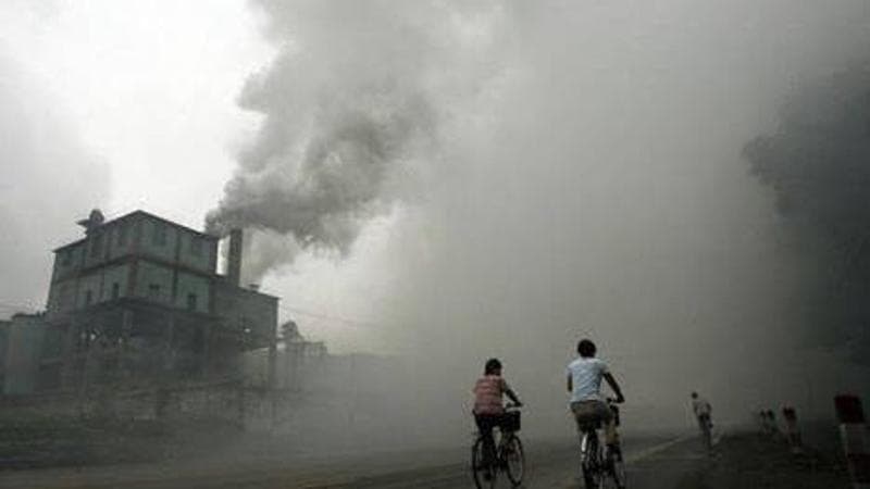 Asia, 53 milioni di persone senza elettricità e 1,2 miliardi di cittadini usano combustibili inquinanti in casa: i progressi nelle rinnovabili solo in pochi Paesi